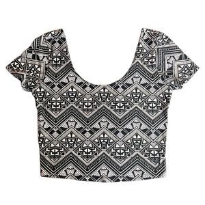 Pink Victoria’s Secret Geometric scoop neck crop top size medium
Black White